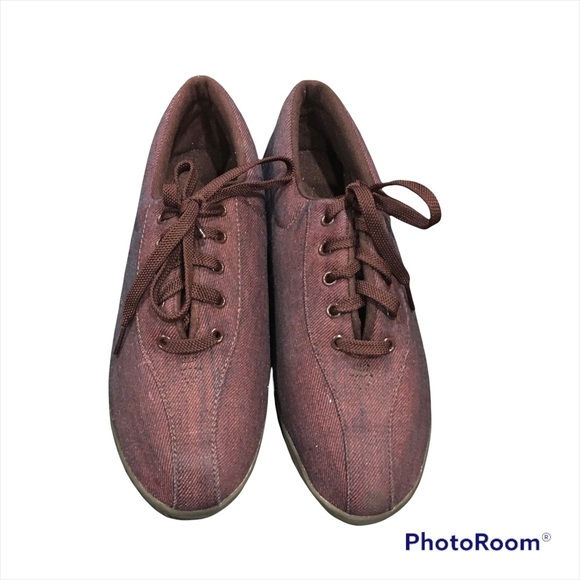 Easy Spirit woman’s 9 1/2 WW - Picture 2 of 5